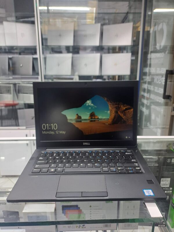 Dell Latitude 5400 8th gen Intel Core i7 8gb ram 256gb ssd