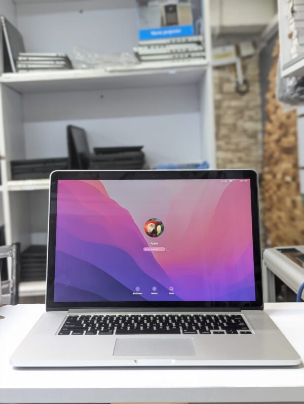 MacBook Pro (2015, A1398) i7 16GB RAM 256GB SSD Laptop