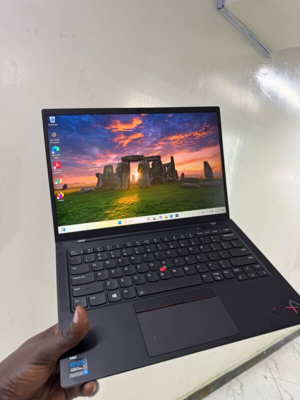 Lenovo X1 carbon G9 i7 11th gen 16gb ram 512 gb ssd touchscreen