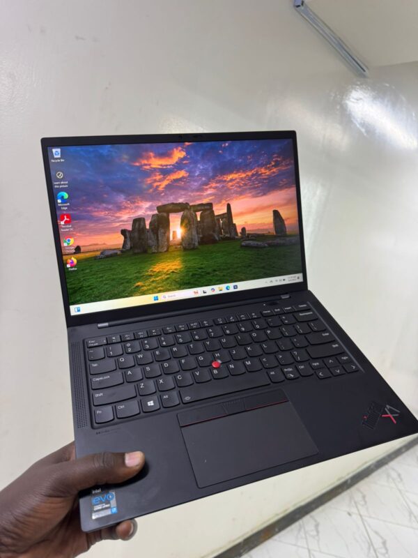 Lenovo X1 carbon G9 i7 11th gen 16gb ram 512 gb ssd touchscreen