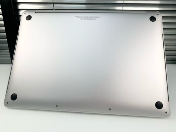 MacBook Pro 15 inch 2017 A1707  Intel i7 16 RAM  512GB SSD  4GB GRAPHICS - Image 2