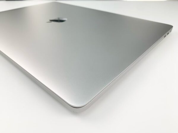 MacBook Pro 15 inch 2017 A1707  Intel i7 16 RAM  512GB SSD  4GB GRAPHICS - Image 3